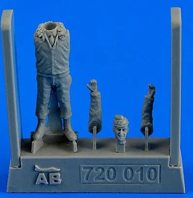 Aerobonus Details 1/72 USAF Fighter Pilot Korean War 1950-53 (Standing) Kit