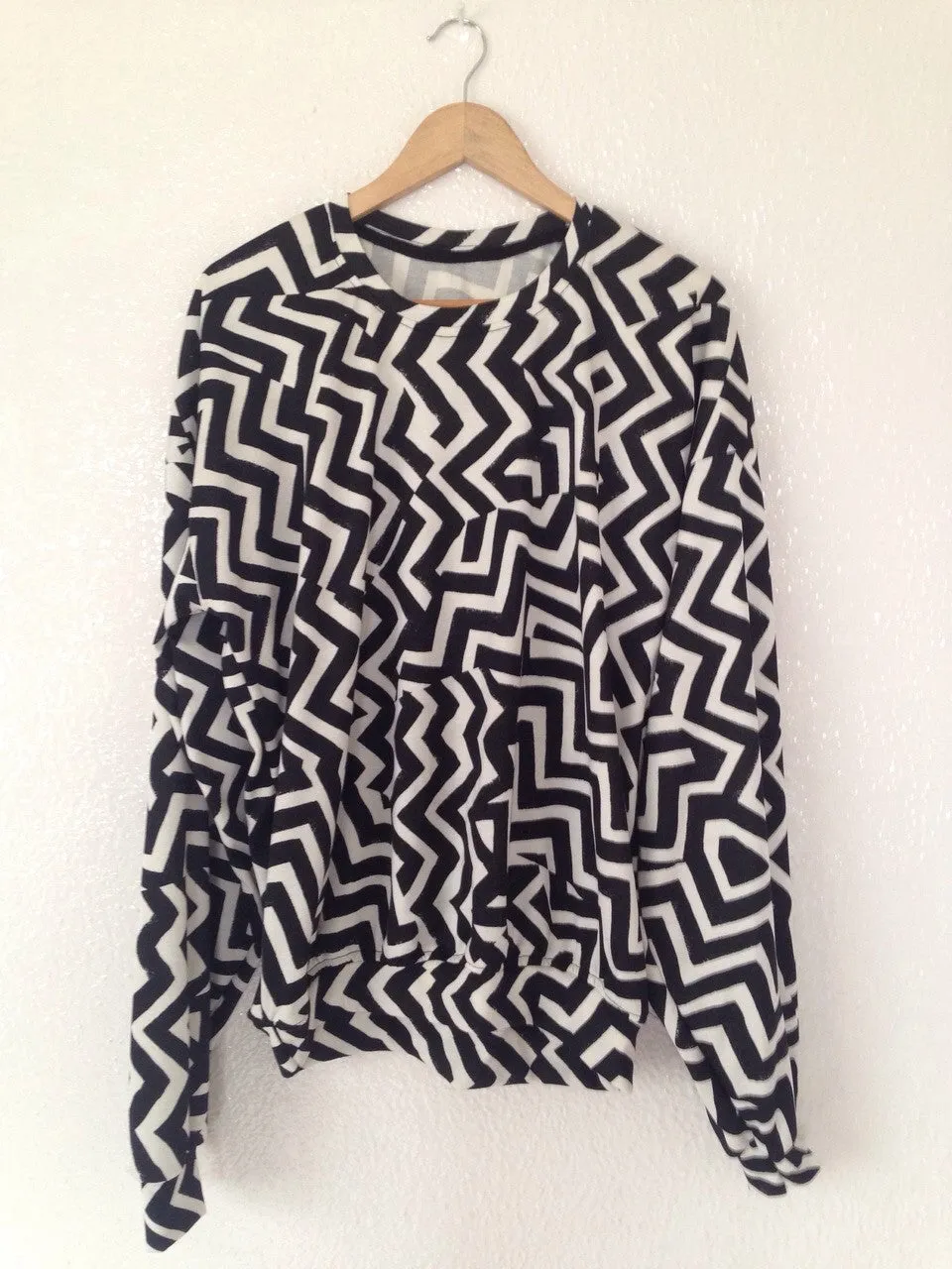 TZAR: Black & White Sweat Shirt